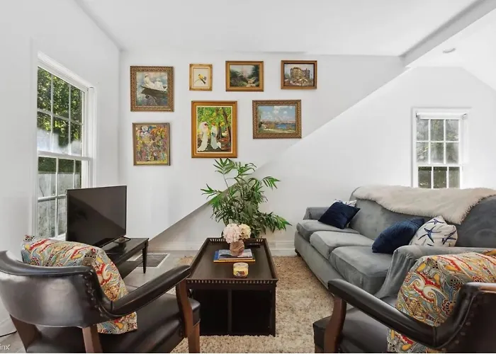 Elegant Guest Studio In Upscale Community