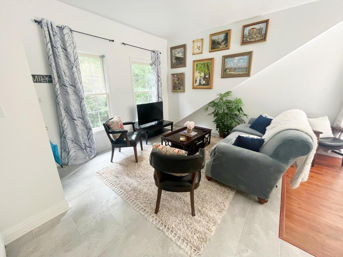 Elegant Guest In Upscale Community Covington